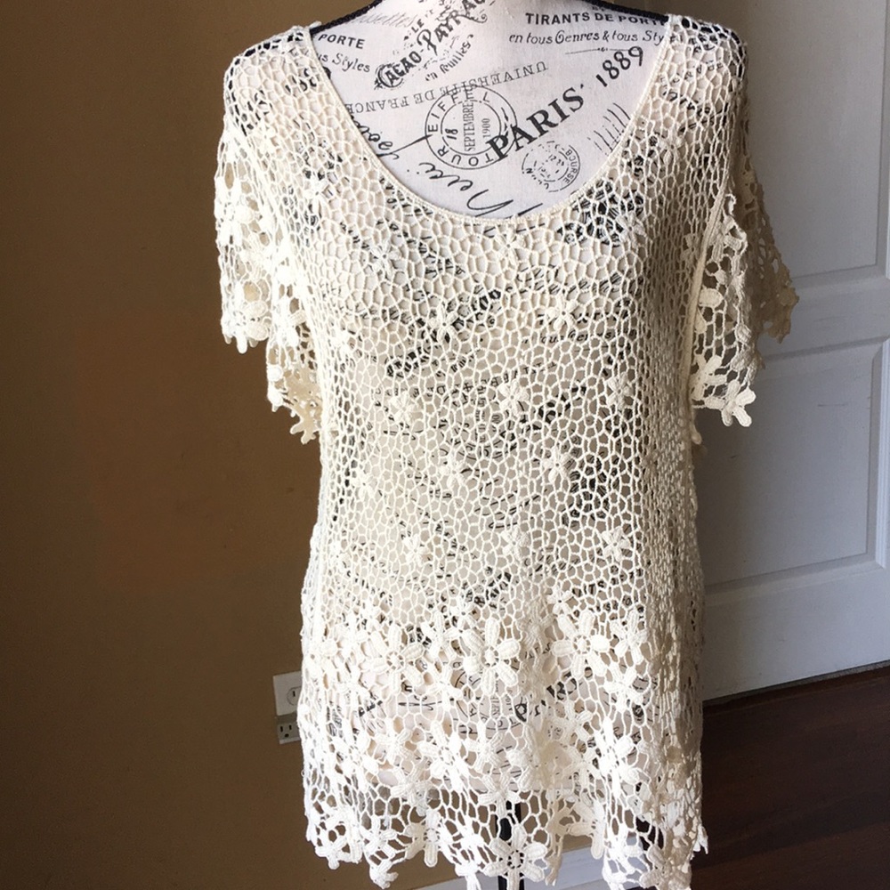 Roommate Doily top Blouse.
